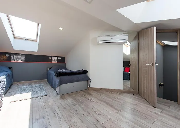 Cozy And Large 62 M2 Apartment With Air Conditioning, Old Town